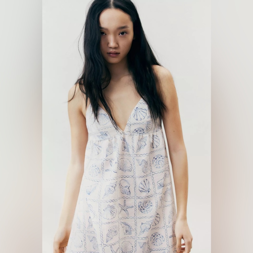 H&M Xs Blue and White Seashell Print Dress